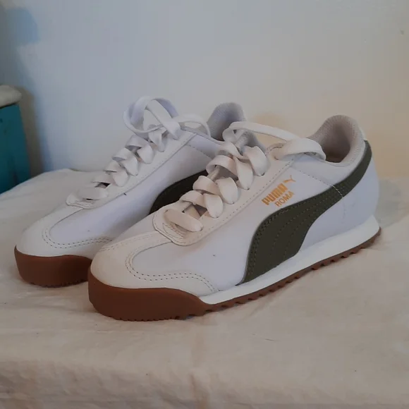 Puma Shoes Kids Puma Sneaker 5 Y Like New Condition White